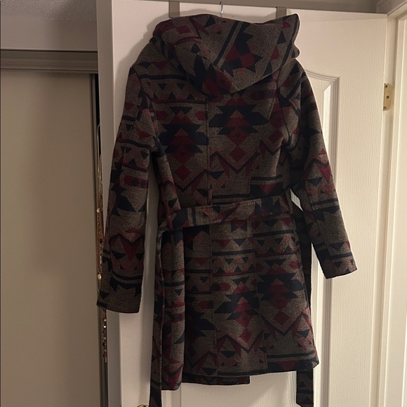 Geometric Patterned Hooded Coat - Picture 4 of 6